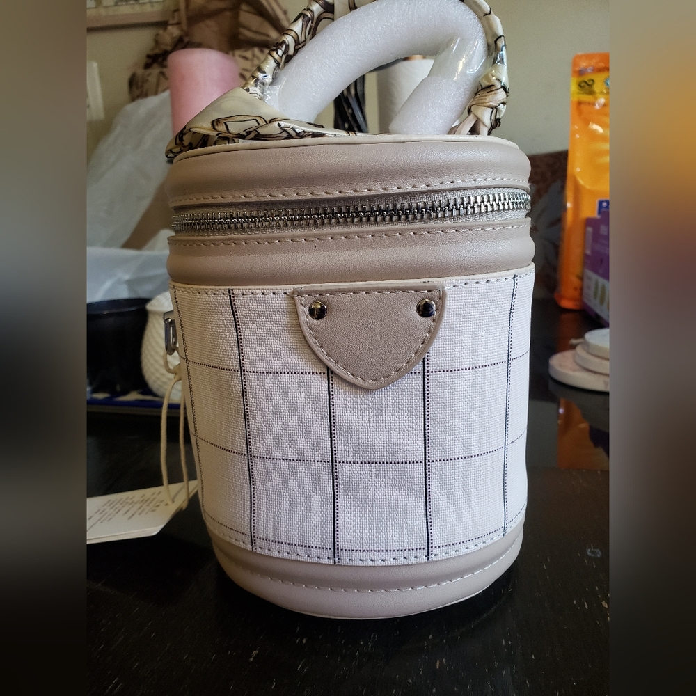 Makeup bag